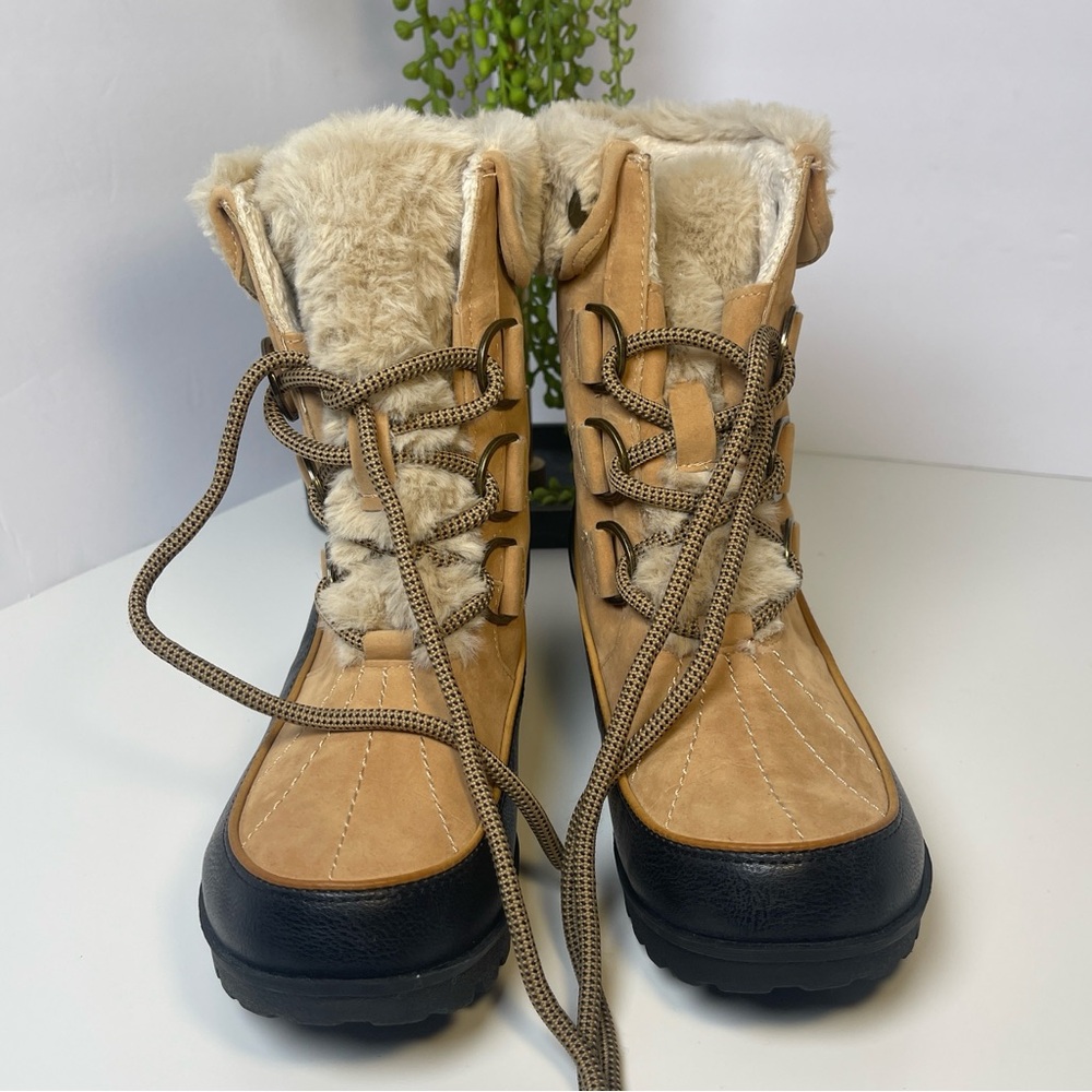 JBU Women's Beige and Black Winter Boots
